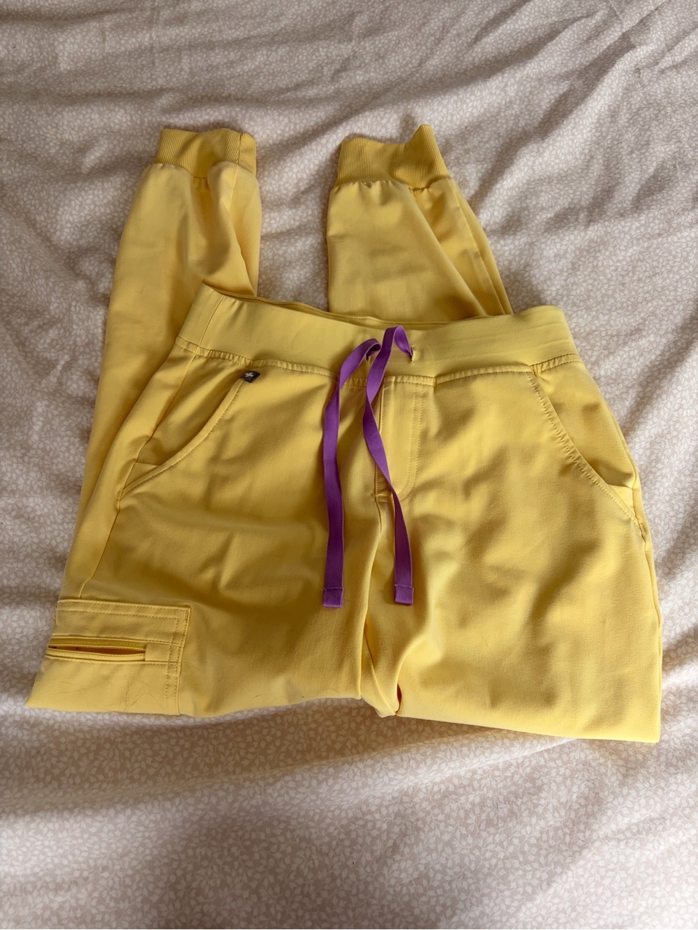 Butter yellow figs jogger